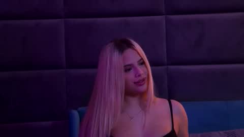 Foxie online show from November 15, 2025, 3:52 pm