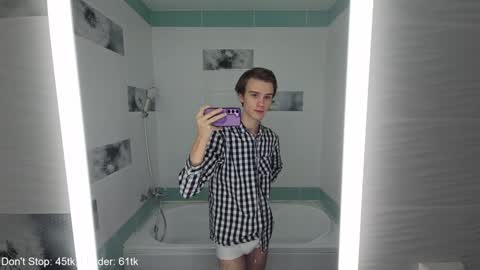 Snapshot of yueslang chatting on December 27, 2024, 8:18 pm Yue Lang and Samm online show from December 27, 2024, 8:18 pm