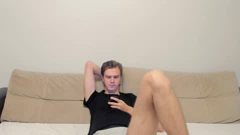 Snapshot of yueslang chatting on October 9, 2025, 6:39 pm Yue Lang and Samm online show from October 9, 2025, 6:39 pm