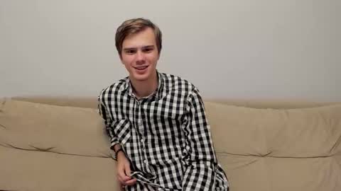 Snapshot of yueslang chatting on November 2, 2025, 8:22 pm Yue Lang and Samm online show from November 2, 2025, 8:22 pm