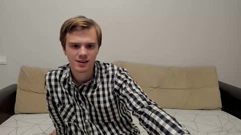 Snapshot of yueslang chatting on November 7, 2025, 7:14 pm Yue Lang and Samm online show from November 7, 2025, 7:14 pm