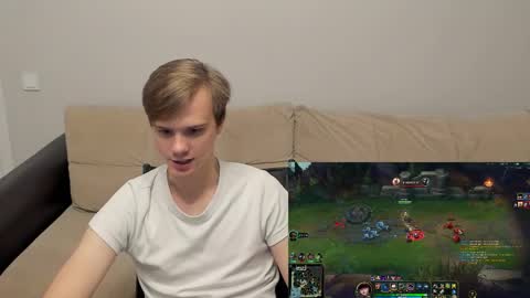 Snapshot of yueslang chatting on November 15, 2025, 3:19 pm Yue Lang and Samm online show from November 15, 2025, 3:19 pm