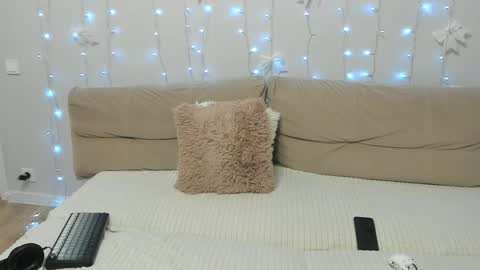 Yue Lang and Samm online show from May 19, 2026, 1:56 am