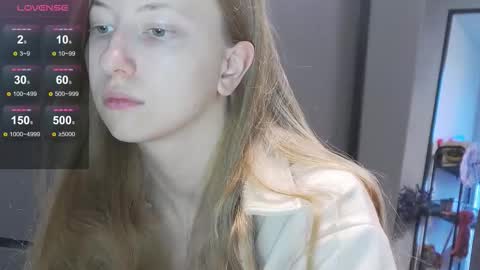 Snapshot of yuki_bloom chatting on October 23, 2025, 8:46 am yuki_bloom online show from October 23, 2025, 8:46 am