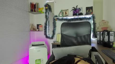 Snapshot of yukiodavis chatting on December 6, 2024, 4:47 am Yukio Davis  online show from December 6, 2024, 4:47 am