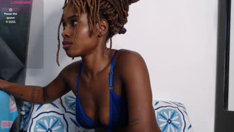 YulianaIndependent online show from October 23, 2025, 2:22 am