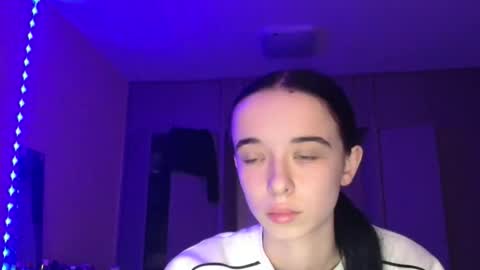 Yuliia online show from November 21, 2025, 6:12 am