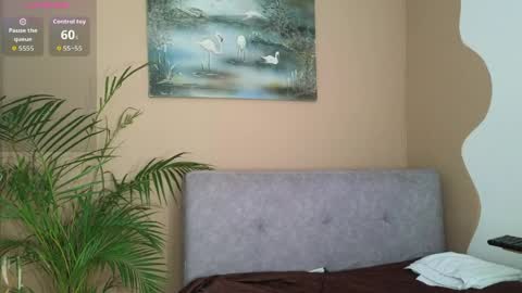 yuliethpetite online show from April 7, 2026, 1:22 pm