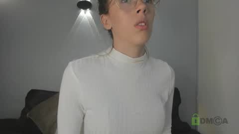 yulievans online show from January 3, 2025, 11:23 pm