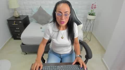 Y U L I T Z A online show from November 19, 2025, 12:16 pm