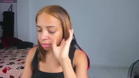 yumi_hanna online show from April 14, 2026, 2:50 am