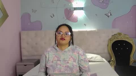 Snapshot of yumiviolet chatting on February 4, 2026, 7:53 pm YumiViolet online show from February 4, 2026, 7:53 pm