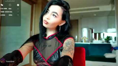 yuna_leen online show from July 17, 2026, 9:49 am
