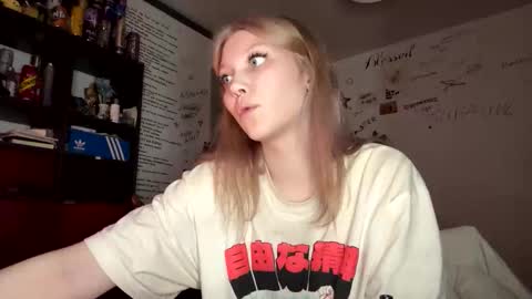 yunarosee online show from January 18, 2026, 8:01 pm