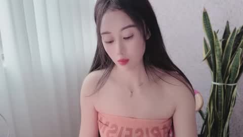 YunEr online show from September 19, 2025, 3:52 am