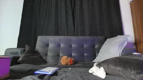 Snapshot of yungelitamor_ chatting on September 15, 2025, 4:56 am ELITA online show from September 15, 2025, 4:56 am