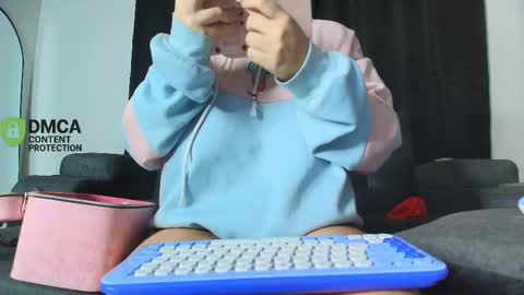 Snapshot of yungelitamor_ chatting on November 11, 2025, 4:45 am ELITA online show from November 11, 2025, 4:45 am