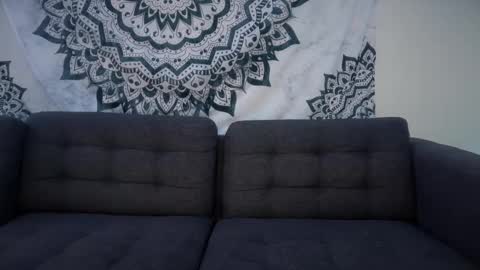 yurdreams_22 online show from November 21, 2025, 4:27 pm