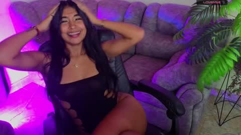 yurumar_ online show from December 9, 2024, 6:57 pm