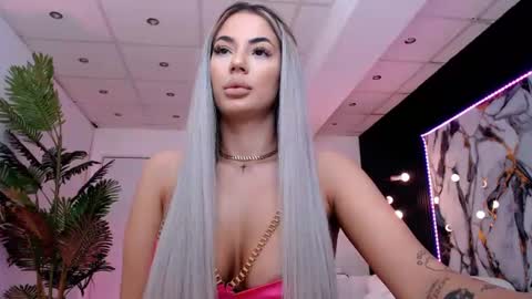 Snapshot of yuukenzi chatting on June 10, 2026, 6:12 am Maria online show from June 10, 2026, 6:12 am
