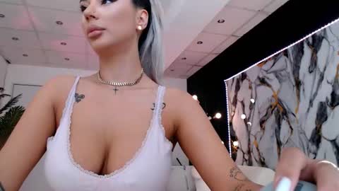 Snapshot of yuukenzi chatting on July 17, 2026, 7:15 am Maria online show from July 17, 2026, 7:15 am