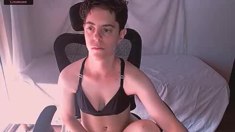 Yuyu online show from February 15, 2026, 7:32 pm