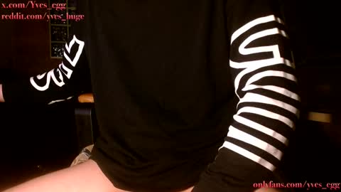 Snapshot of yves_eggormouscock chatting on December 16, 2024, 12:16 pm Yves Eggormous Cock online show from December 16, 2024, 12:16 pm