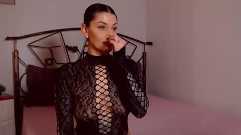 I V Y   online show from April 3, 2026, 7:34 pm