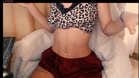 Snapshot of yzza_suave chatting on July 10, 2026, 8:29 am yzza_suave online show from July 10, 2026, 8:29 am