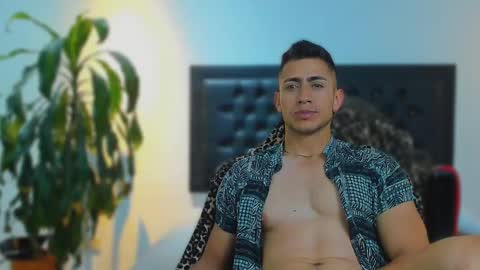 zachpri20 online show from October 9, 2025, 8:12 am