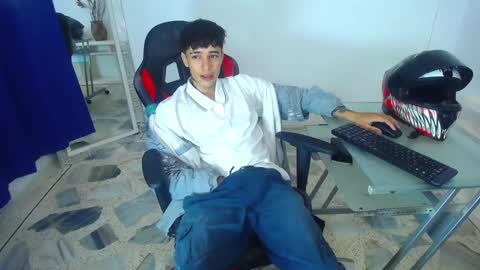 Snapshot of zacktk7 chatting on December 6, 2024, 11:25 pm zack online show from December 6, 2024, 11:25 pm