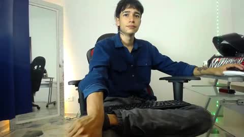 Snapshot of zacktk7 chatting on December 21, 2024, 12:09 am zack online show from December 21, 2024, 12:09 am