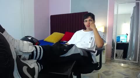 Snapshot of zacktk7 chatting on January 2, 2025, 1:27 am zack online show from January 2, 2025, 1:27 am