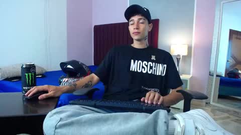 Snapshot of zacktk7 chatting on January 3, 2025, 9:05 pm zack online show from January 3, 2025, 9:05 pm