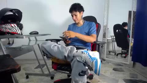 Snapshot of zacktk7 chatting on January 15, 2025, 8:26 pm zack online show from January 15, 2025, 8:26 pm