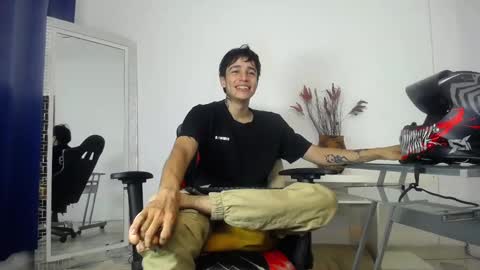 Snapshot of zacktk7 chatting on January 20, 2025, 10:15 pm zack online show from January 20, 2025, 10:15 pm