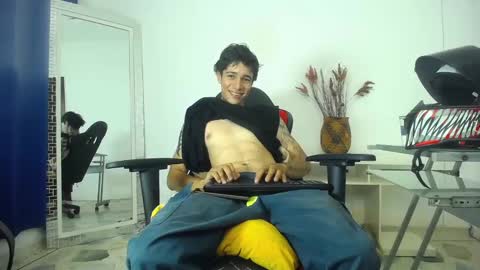 Snapshot of zacktk7 chatting on January 21, 2025, 9:04 pm zack online show from January 21, 2025, 9:04 pm