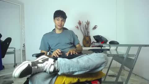 Snapshot of zacktk7 chatting on January 24, 2025, 2:41 pm zack online show from January 24, 2025, 2:41 pm