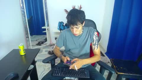 Snapshot of zacktk7 chatting on January 29, 2025, 9:39 pm zack online show from January 29, 2025, 9:39 pm