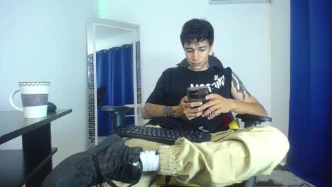 Snapshot of zacktk7 chatting on January 31, 2025, 8:43 pm zack online show from January 31, 2025, 8:43 pm