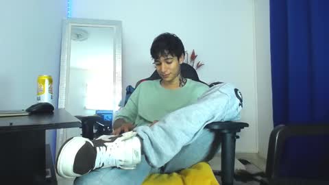 Snapshot of zacktk7 chatting on February 3, 2025, 7:52 pm zack online show from February 3, 2025, 7:52 pm