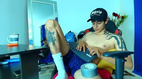 Snapshot of zacktk7 chatting on February 11, 2025, 11:54 pm zack online show from February 11, 2025, 11:54 pm