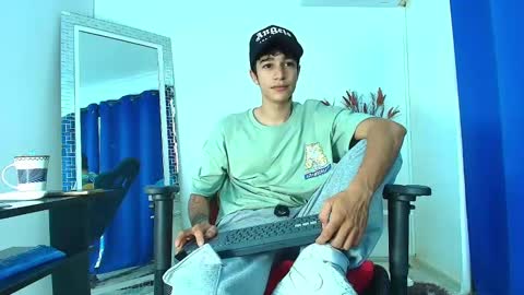 Snapshot of zacktk7 chatting on February 14, 2025, 8:05 pm zack online show from February 14, 2025, 8:05 pm