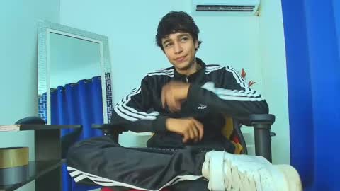 Snapshot of zacktk7 chatting on February 19, 2025, 8:31 pm zack online show from February 19, 2025, 8:31 pm