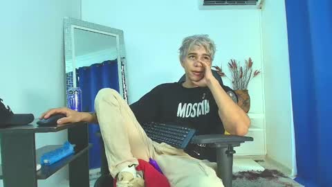 Snapshot of zacktk7 chatting on February 21, 2025, 8:38 pm zack online show from February 21, 2025, 8:38 pm