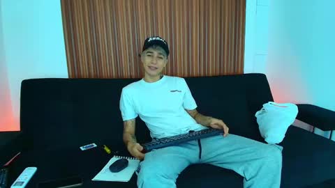 Snapshot of zacktk7 chatting on February 25, 2025, 8:09 pm zack online show from February 25, 2025, 8:09 pm