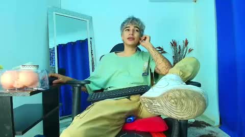 Snapshot of zacktk7 chatting on February 28, 2025, 8:28 pm zack online show from February 28, 2025, 8:28 pm