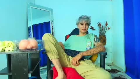 Snapshot of zacktk7 chatting on February 28, 2025, 11:34 pm zack online show from February 28, 2025, 11:34 pm