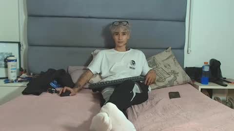 Snapshot of zacktk7 chatting on March 3, 2025, 9:37 pm zack online show from March 3, 2025, 9:37 pm