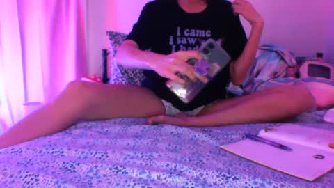 Snapshot of zaddyslilslutbucket chatting on September 19, 2025, 11:27 pm zaddyslilslutbucket online show from September 19, 2025, 11:27 pm